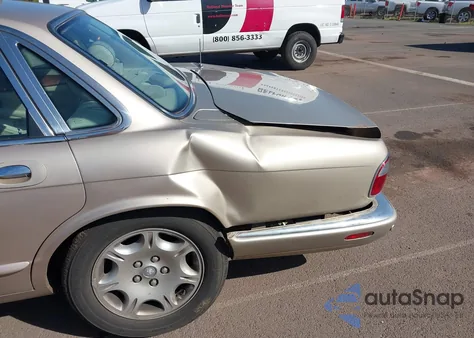 2003 Jaguar Xj Xj8 z USA, uszkodzony, nr VIN SAJDA14C63LF58922